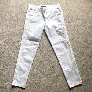 White House Black Market Embroidered Slim Ankle 0R